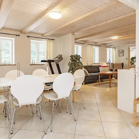 6 Person In Rodby-by Traum *